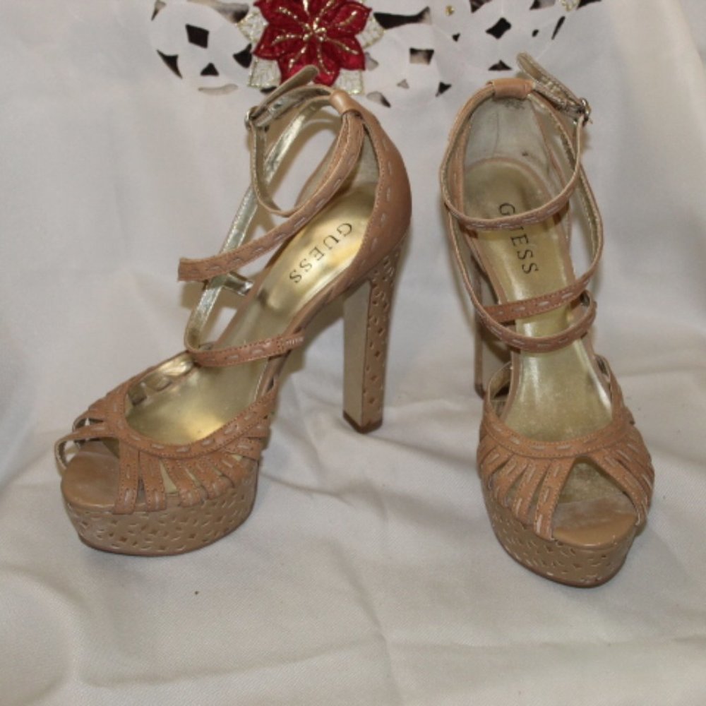 Guess Pumps